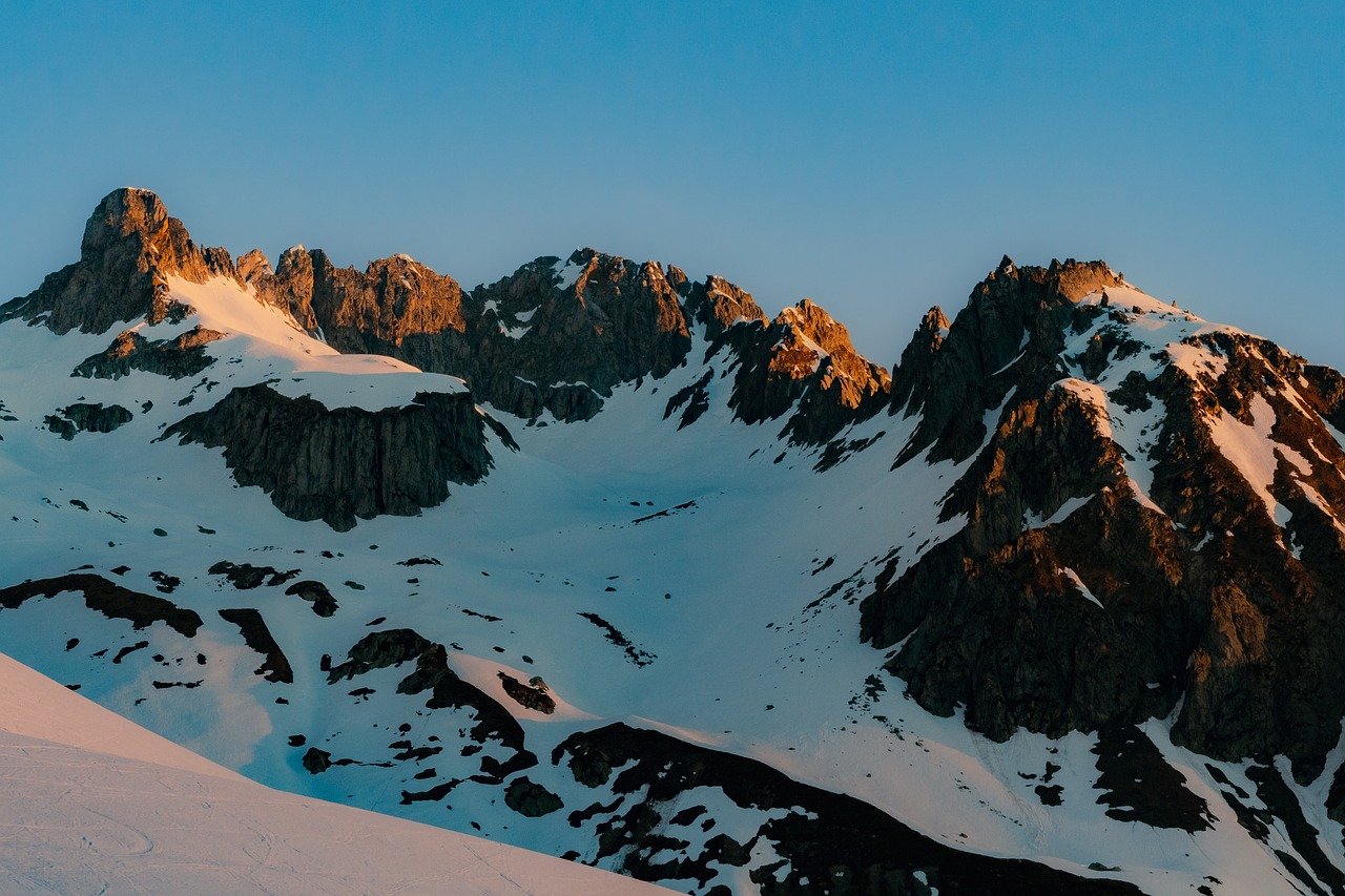 雪の山